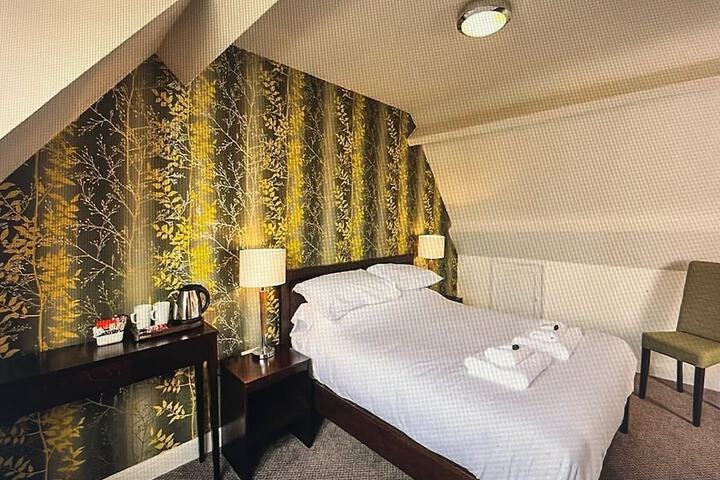 Room 4 of 42