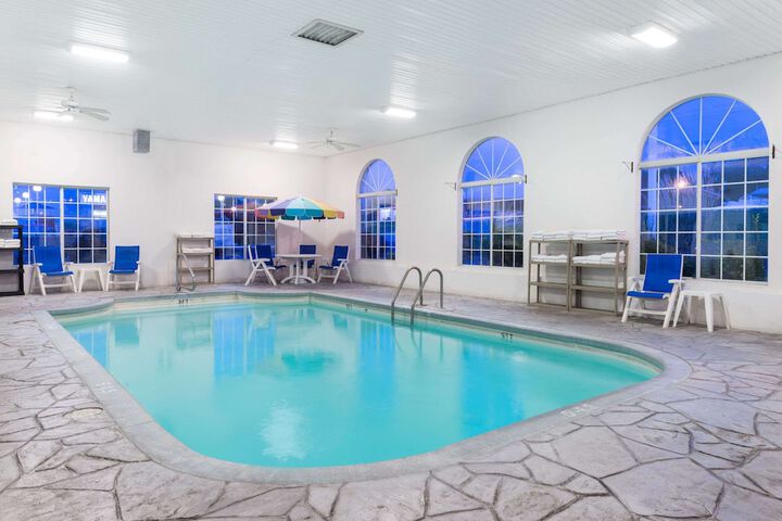Hotel with Pool