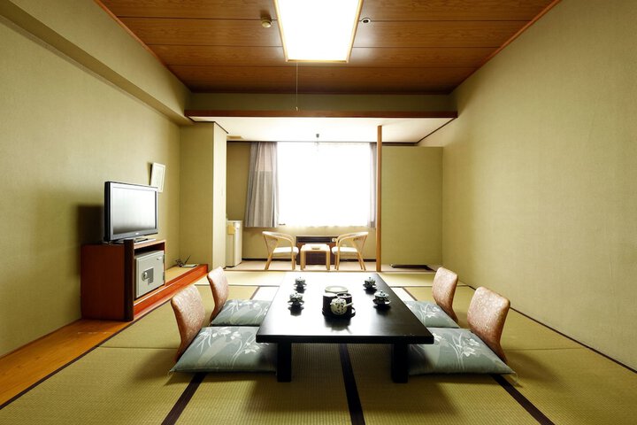 Room 20 of 102