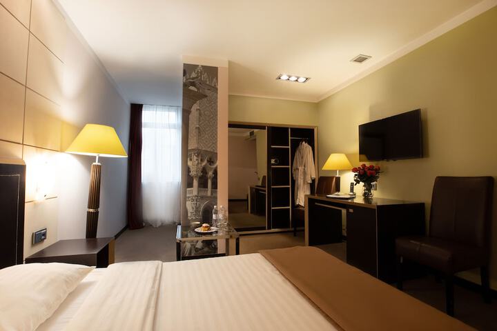Room 11 of 35