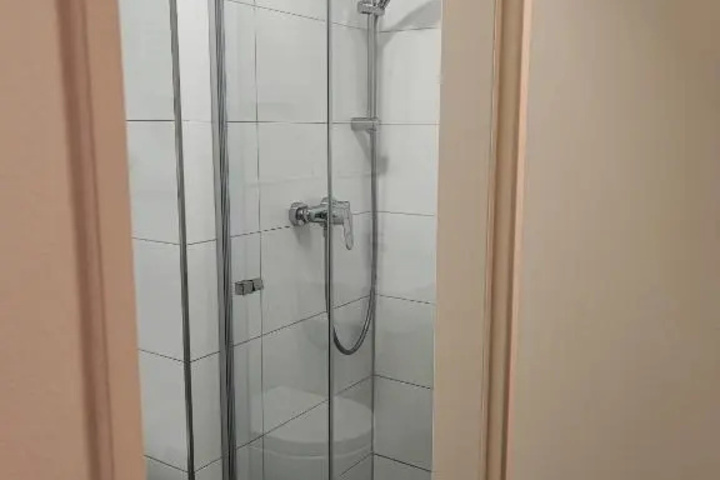 Room 10 of 13