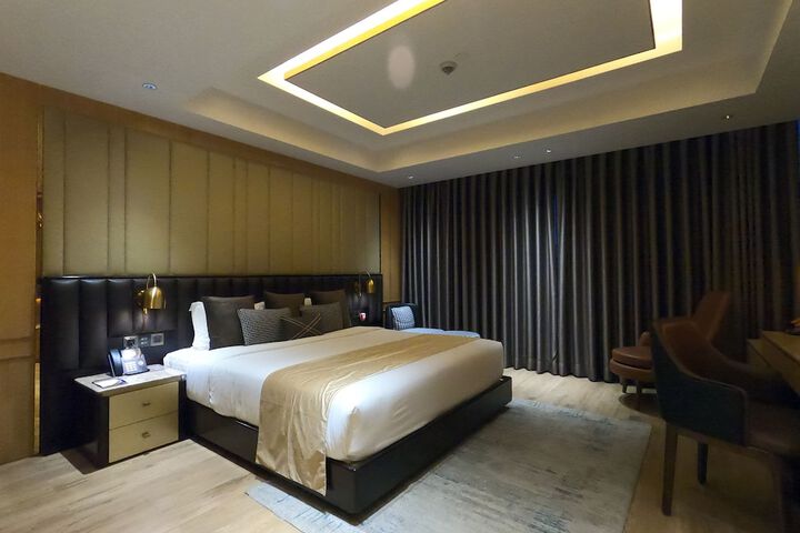 Room 25 of 62