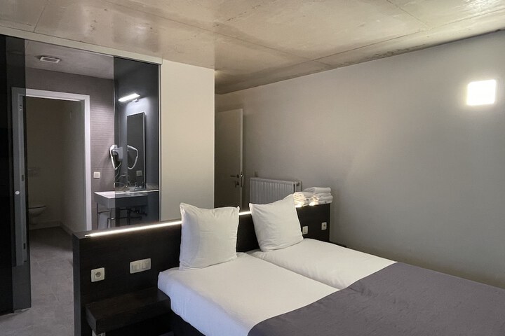 Room 18 of 113