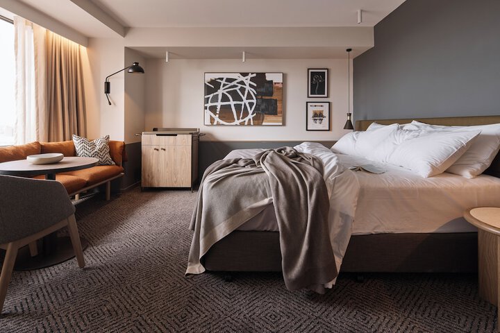 Room 33 of 80