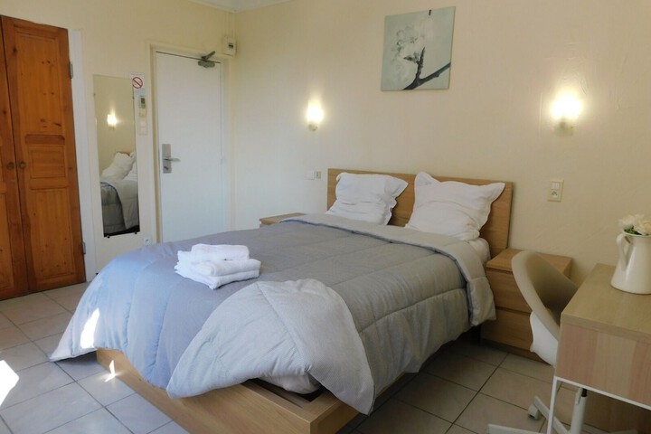 Room 2 of 5