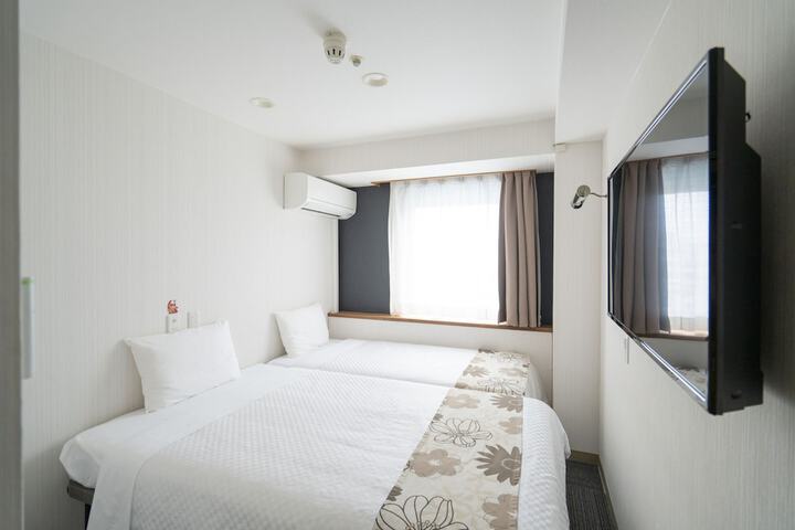 Room 15 of 93