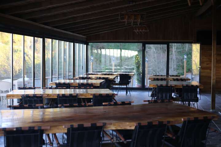 Dining 7 of 11