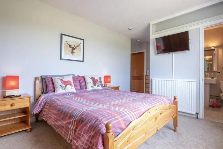Room 4 of 15