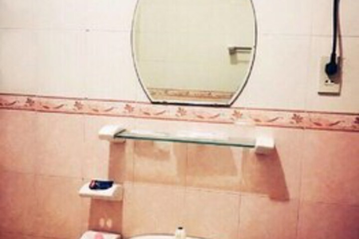 Room 4 of 17