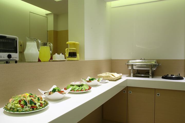 Breakfast/Coffee Service 13 of 15