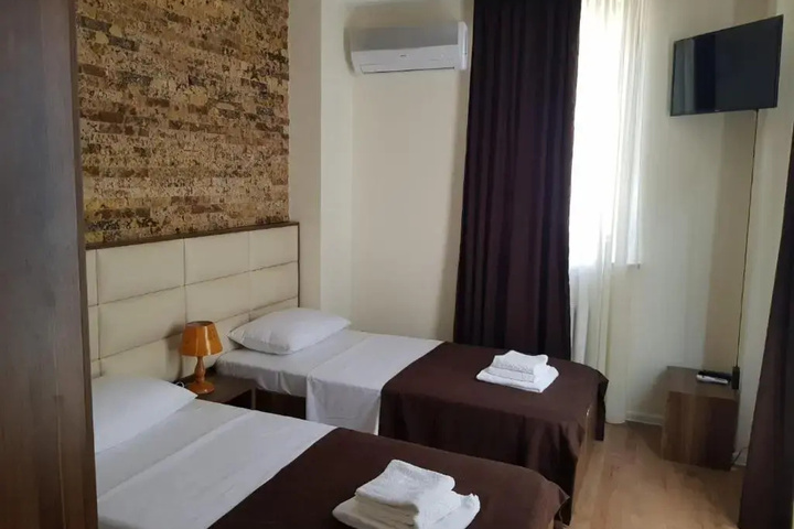 Room 5 of 12