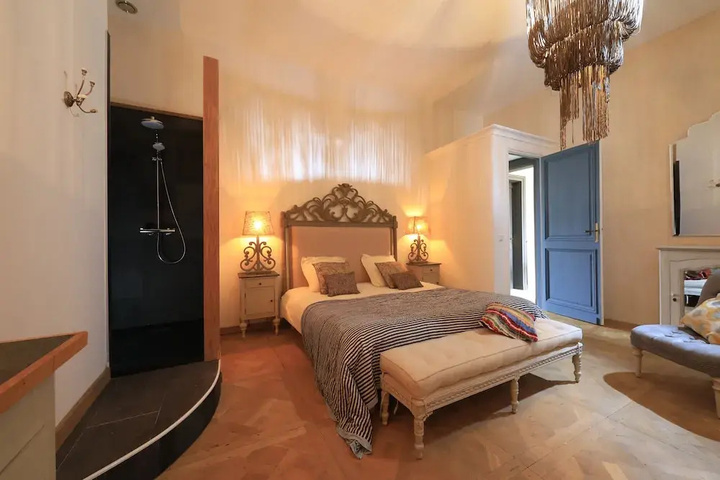 Room 2 of 11