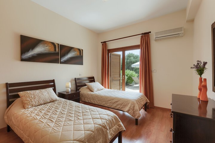 Room 3 of 146