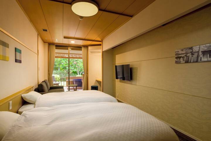 Room 15 of 107