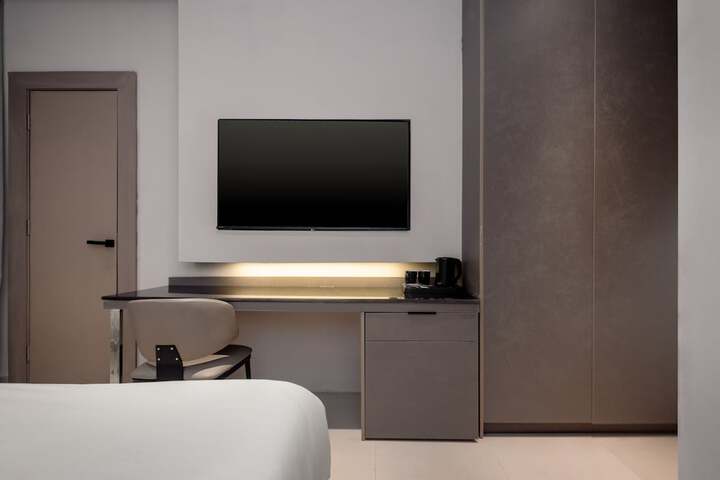 Room 4 of 36