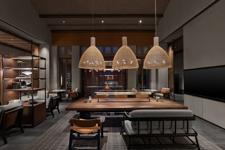 Lobby lounge