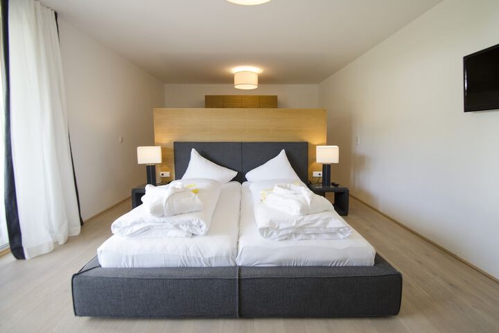 Room 8 of 38