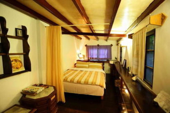 Room 16 of 32