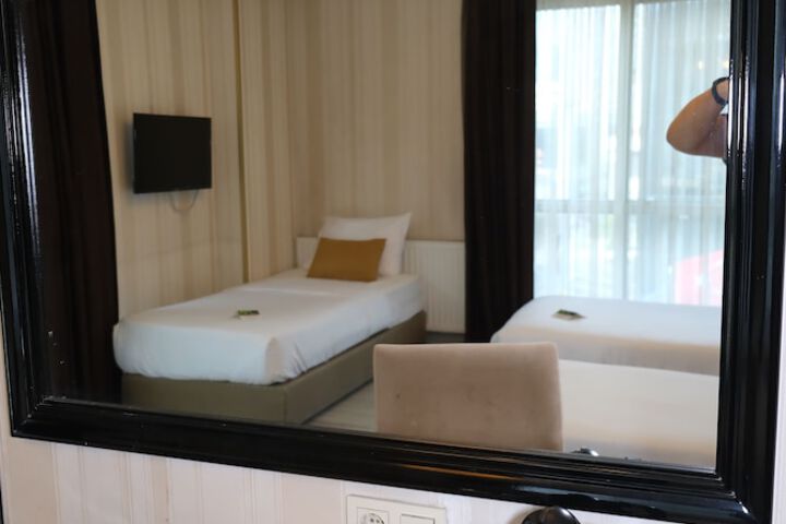 Room 8 of 70