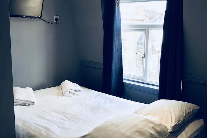 Room 12 of 71