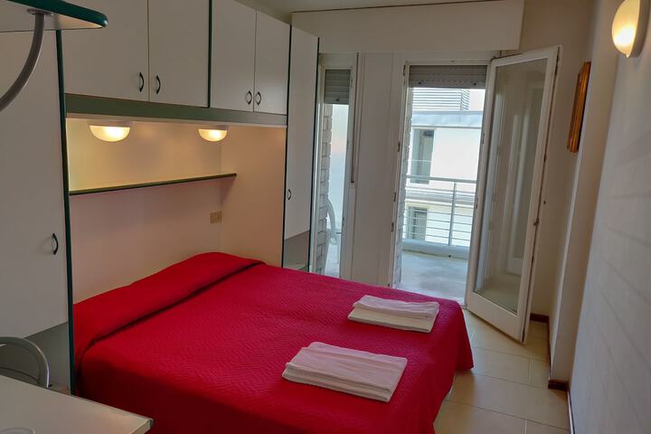 Room 10 of 42