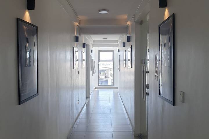 Ballroom/Hall 8 of 10