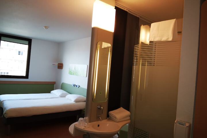 Room 19 of 40