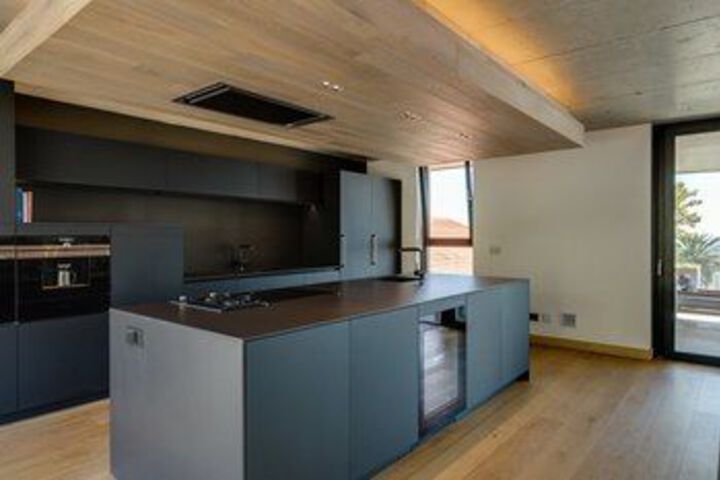 Room 16 of 28