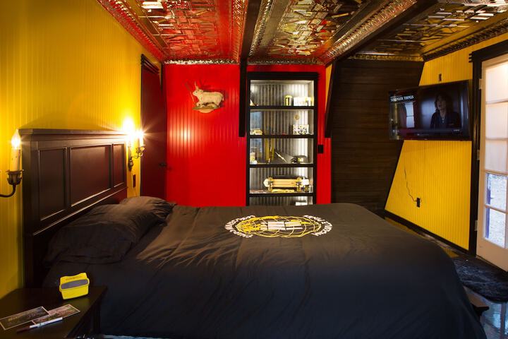 Room 5 of 77