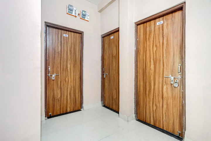 Room 10 of 13