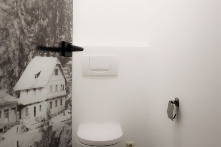 Room 6 of 32