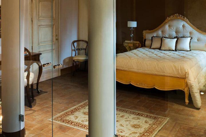 Room 12 of 81