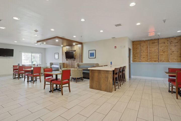 Breakfast/Coffee Service 104 of 123