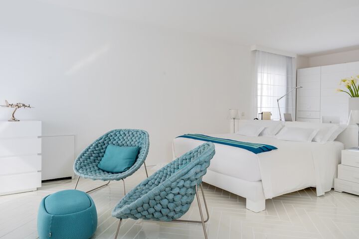Room 7 of 170
