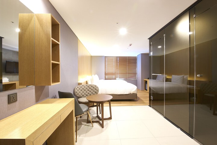 Room 16 of 48