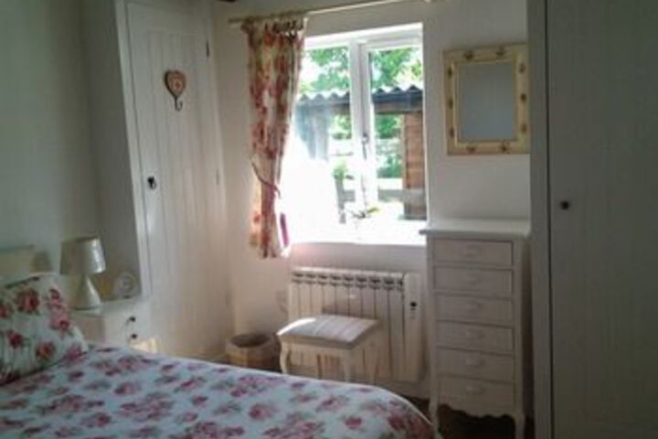 Room 2 of 10