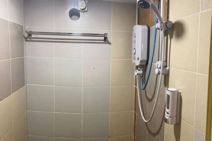 Room 100 of 129