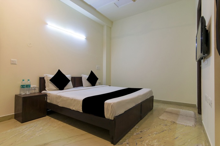 Room 9 of 24