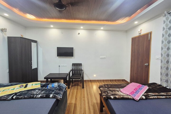 Room 9 of 28
