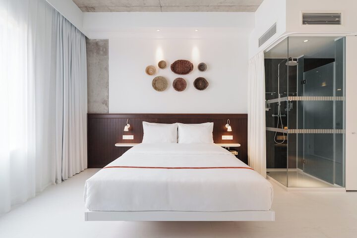 Room 18 of 40