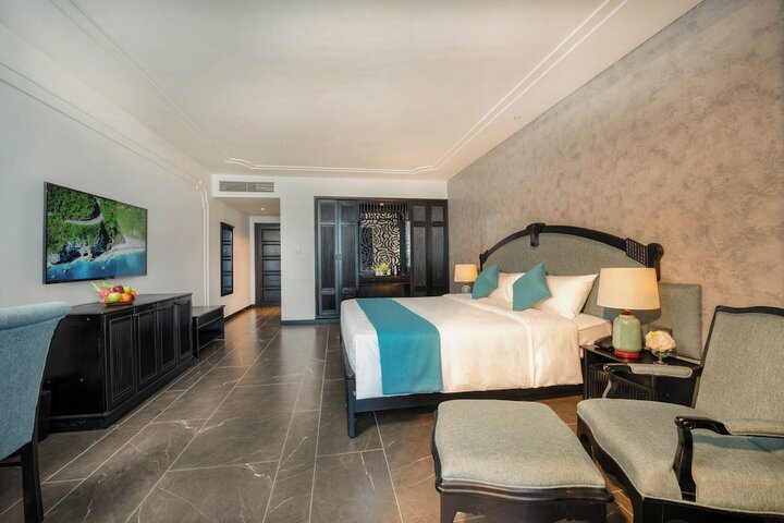 Room 5 of 62