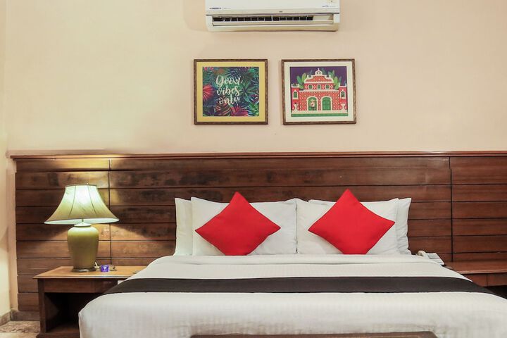 Room 8 of 30