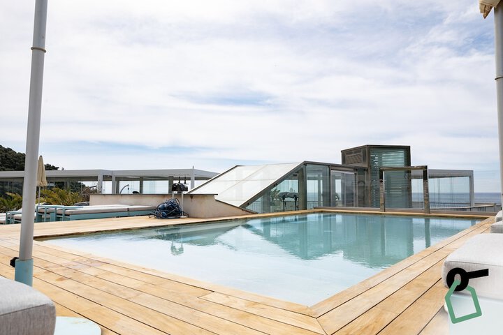 Pool 16 of 41