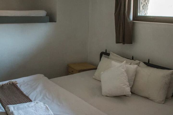 Room 4 of 150