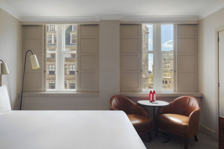Room 33 of 61
