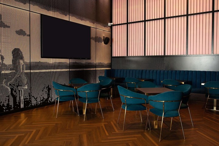 Lounge 60 of 79