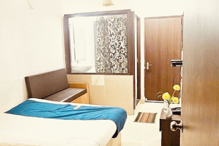 Room 12 of 43