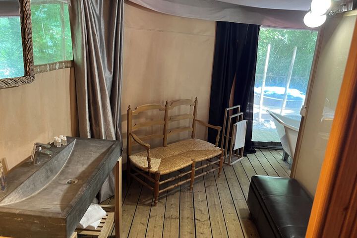 Room 46 of 109