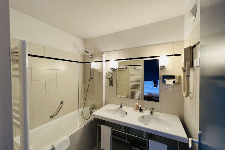 Room 14 of 30