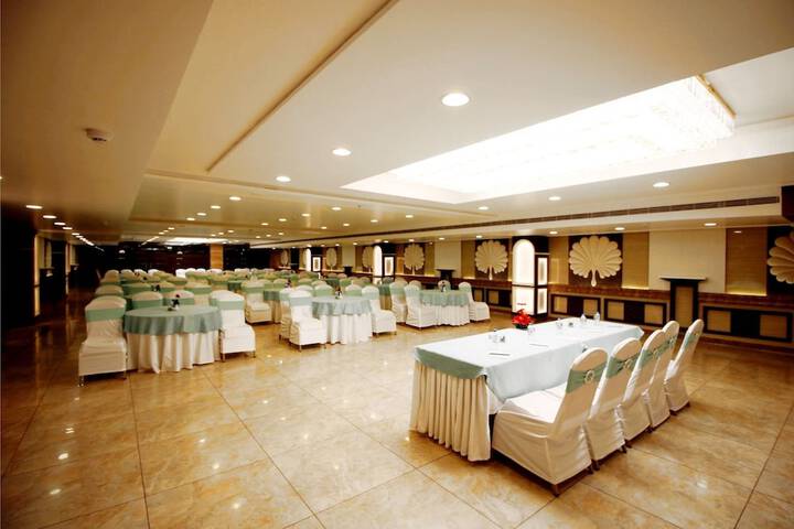 Ballroom/Hall 39 of 59